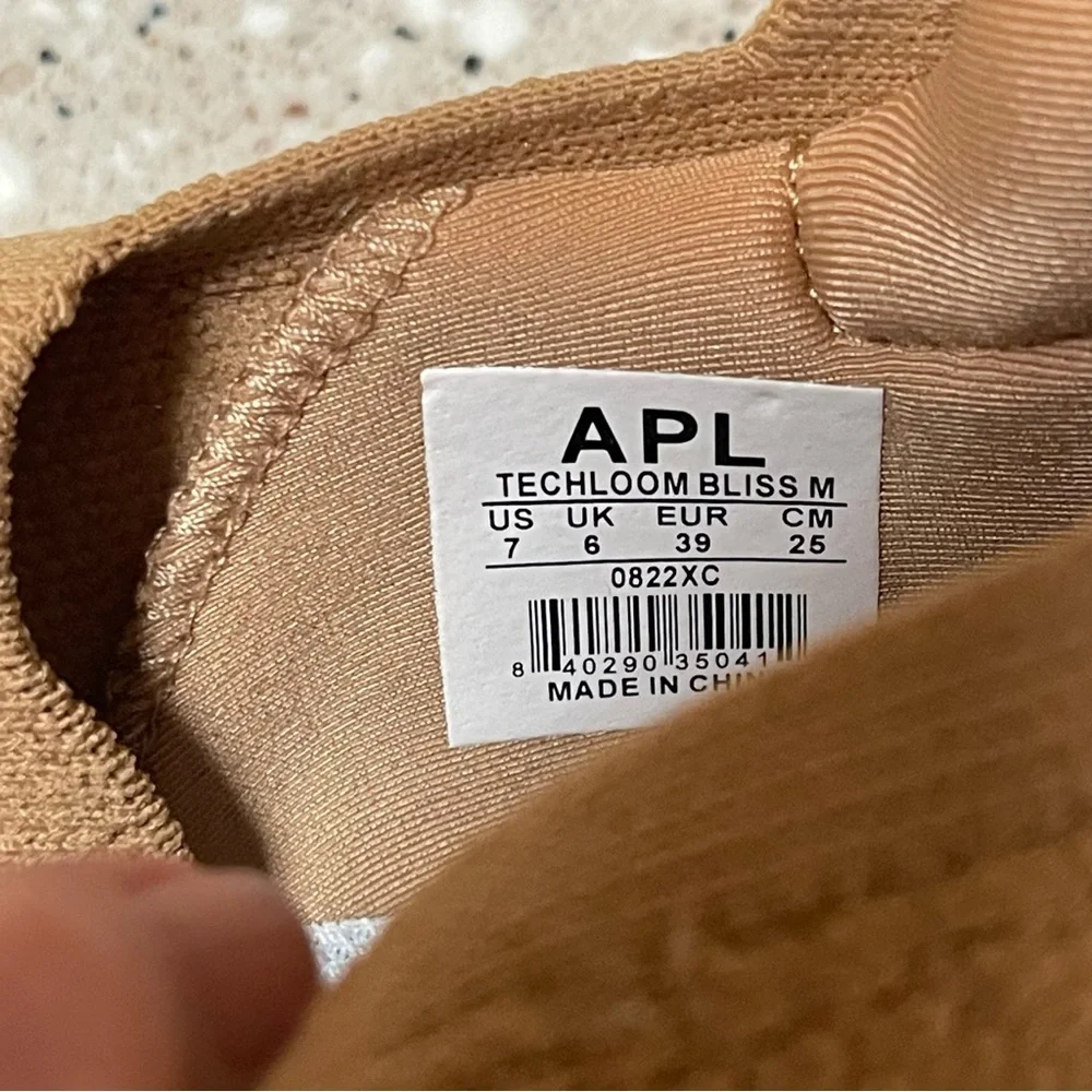 New In Box APL Athletic Propulsion Labs Men’s TechLoom Bliss Size 7 Tan/Ivory